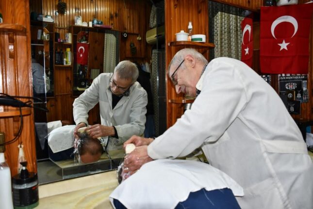 57 YILDIR MAKASINI ELİNDEN BIRAKMADI