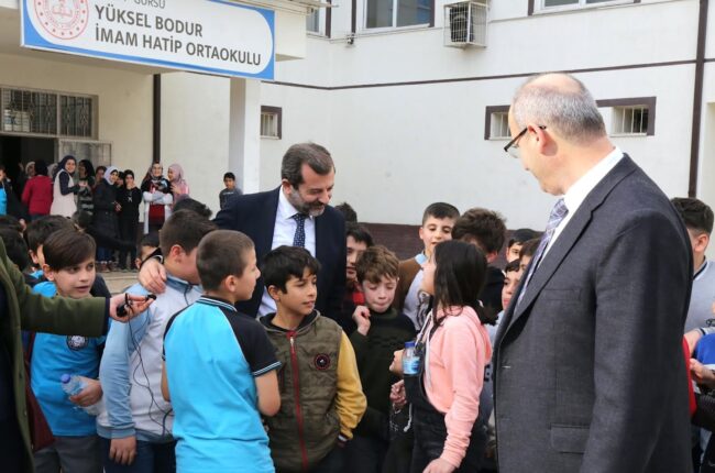 GÜRSU’DA ATIKLAR ÇOCUKLARDAN, BİLETLER BAŞKAN’DAN