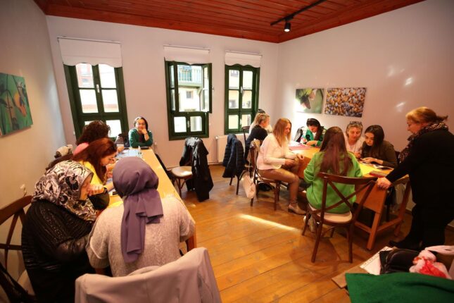 MİYUKİ BONCUKLARLA TAKI YAPMAYI ÖĞRENDİLER