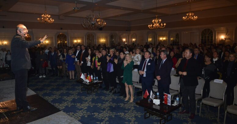 SUNAY AKIN BURSALILARLA ‘YÜZ YÜZE’ GELDİ   BUSADER SUNAY AKIN’I AĞIRLADI