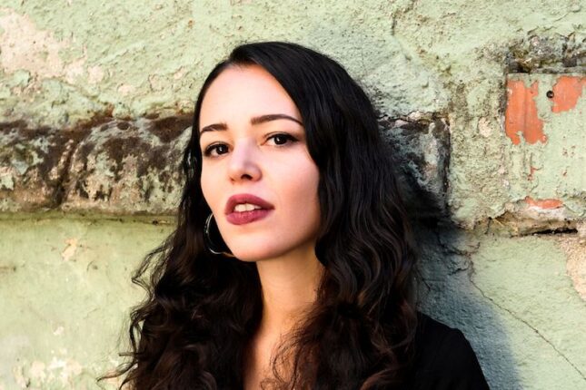 LARA KAMHİ’NİN, DAEKI SHIM İLE BİRLİKTE İMZA ATTIĞI “GELECEĞİN ÖTESİNDE” ADLI ESERİNE KORE’DE YOĞUN İLGİ!