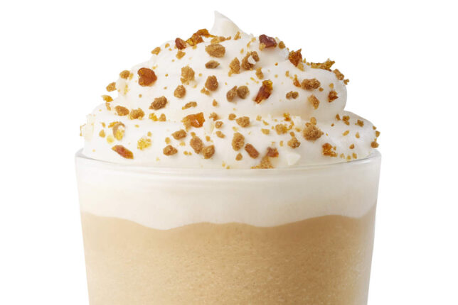 Kışa yakışan ikonik bir Starbucks lezzeti: Caramel Waffle Latte!