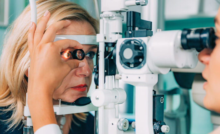 55 YAŞ ÜZERİ KİŞİLER EN RİSKLİ GRUPTA!  ERKEN EVREDE BİRÇOK HASTADA BELİRTİ DAHİ GÖRÜLMÜYOR