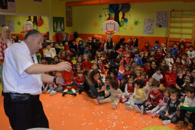 Çocuklardan  yeni yıla  renkli merhaba