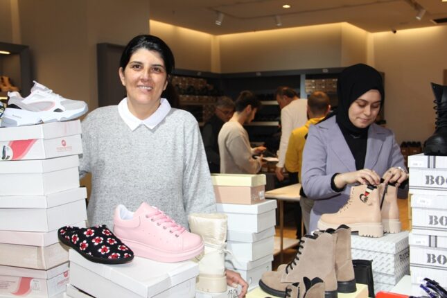 2 KADIN GİRİŞİMCİ ENFLASYONA MEYDAN OKUYOR   4 KİŞİLİK BİR AİLENİN 1 YILLIK TÜM AYAKKABI İHTİYACI 952 TL