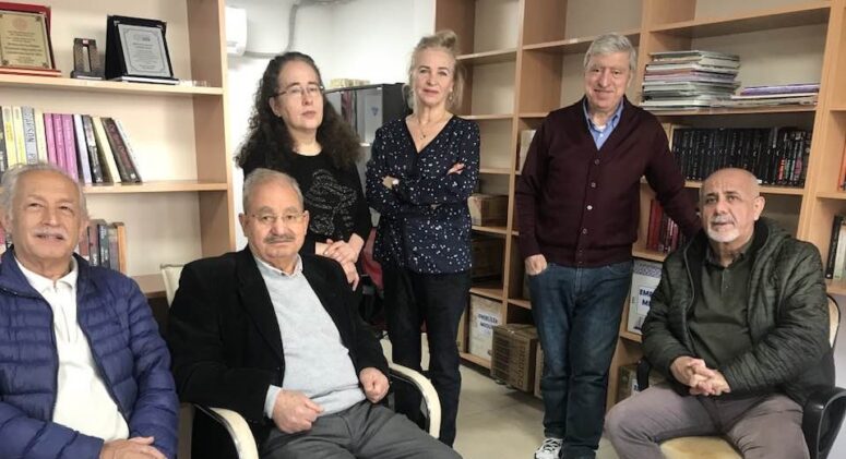 Kitap Toplamak Bahane Bu Emekliler Şahane!