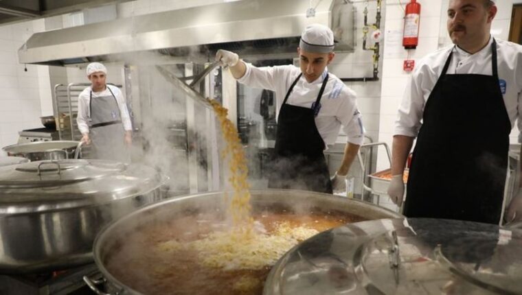 Eyüpsultan Belediyesi aşevi yeni binasında hizmete girdi