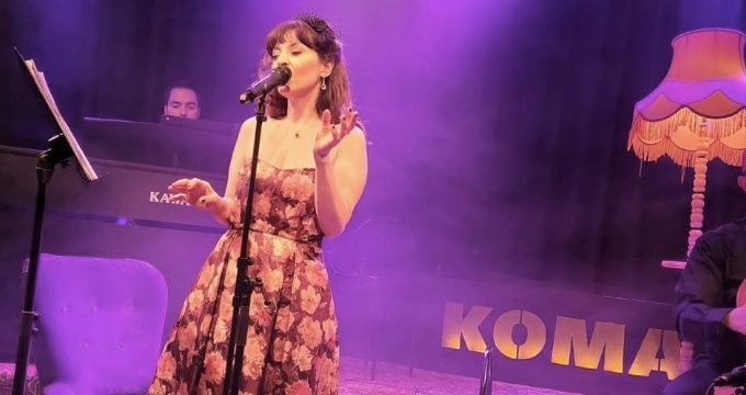 GÜNAY ACAR ENSEMBLE DÜN GECE KADIKÖY KOMA SAHNEDE SEVENLERİ İLE BULUŞTU