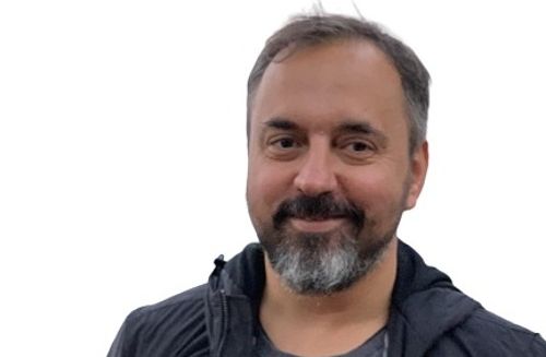 ATEŞ İLYAS BAŞSOY’UN, OKURLARIN KENDİNDEN BİR ŞEYLER BULACAĞI YENİ ÖYKÜ KİTABI “BİZSİZ ONLAR” RAFLARDA!