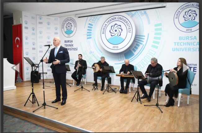 Her gencin bir şarkısı olmalı