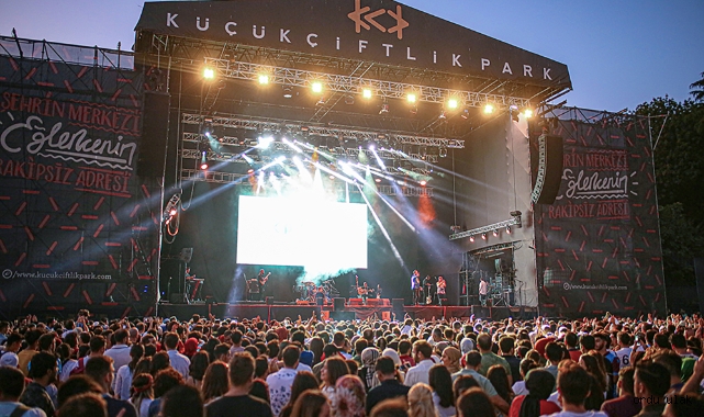 ŞEHRİN MERKEZİNDE AİLE BOYU EĞLENCE, KÜÇÜKÇİFTLİK PARK’IN BUZ PİSTİYLE KIŞ BOYUNCA SÜRECEK!