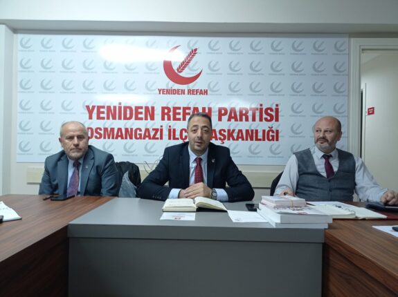 Yeniden Refah’ta “Erbakan” Pankartına Saldırı!