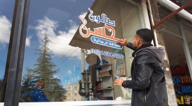 ARAPÇA TABELA ASILMA ZORUNLULUĞU GETİRİLDİ