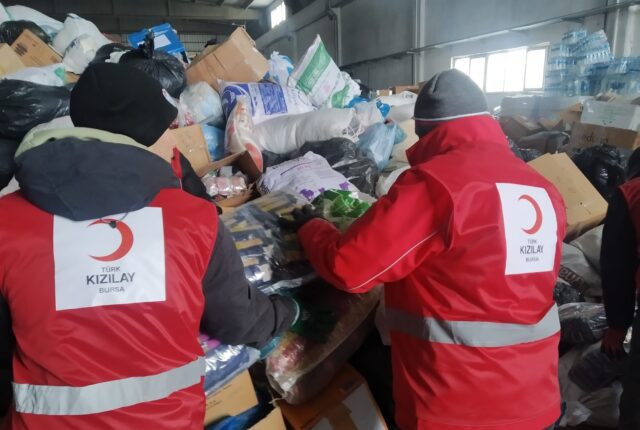 KIZILAY BURSA’DAN DEPREM BÖLGELERİNE YARDIM ELİ