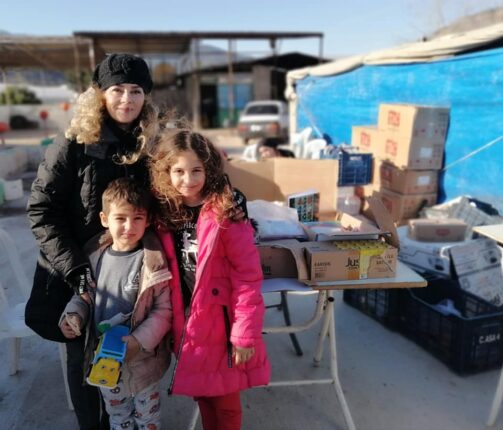 Depremzedelere Çocuklara Umut Emekli Öğretmenlerden!