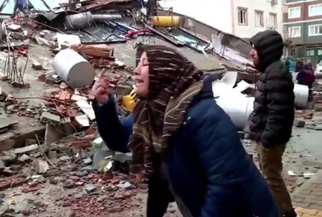 HALKLAR KUCAKLAŞINCA YALANCI VE İFTİRACILAR ÇILDIRDI,  SADECE KÜFREDİYORLAR.