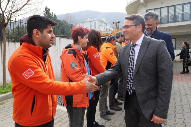 Yıldırım Kaymakamı Metin Esen Yıldırım Belediyesi Arama Kurtarma Ekibini Ziyaret etti.