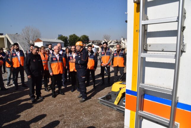 AK PARTİ BURSA İL BAŞKANI DAVUT GÜRKAN:  “TÜM TÜRKİYE  HER ZAMAN OLDUĞU GİBİ TEK YÜREK TÜM YARALARI SARACAKTIR”