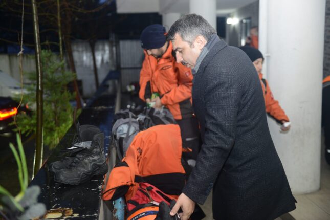 YILDIRIM ARAMA KURTARMA EKİPLERİ DEPREM BÖLGESİNE HAREKET ETTİ