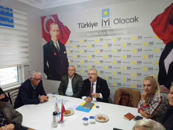 İYİ GEMLİK; Depremzedeler İçin Yapmış Olduğumuz Çalışmalarda Devletin Çok Geriden Geldiğini Gördük!”