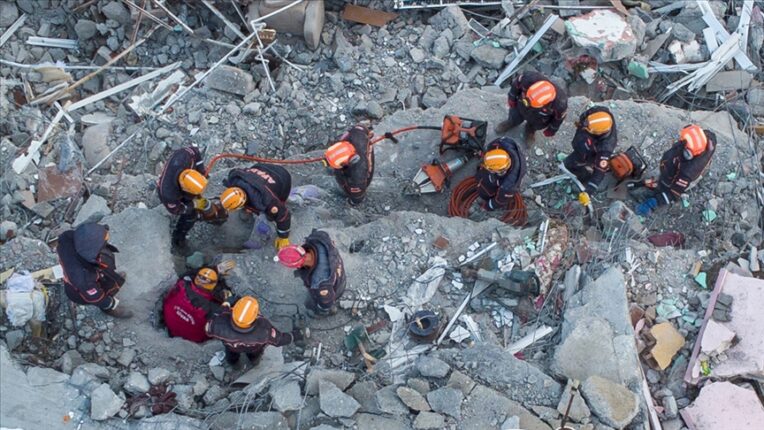 Müberra Çakır’ın Ailesinden Depremzede Ailelere İYİ Destek!