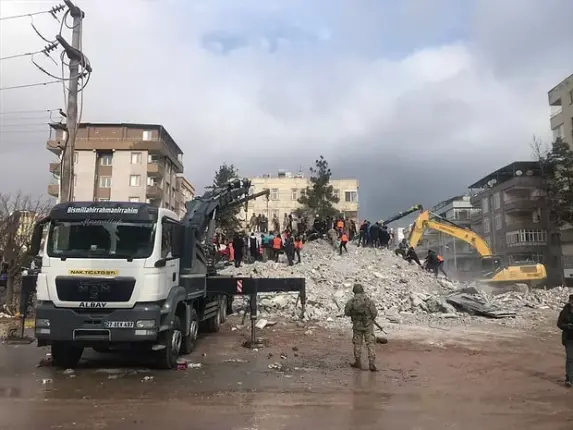 Deprem bölgesinde güvenlik tedbirleri artırılıyor.