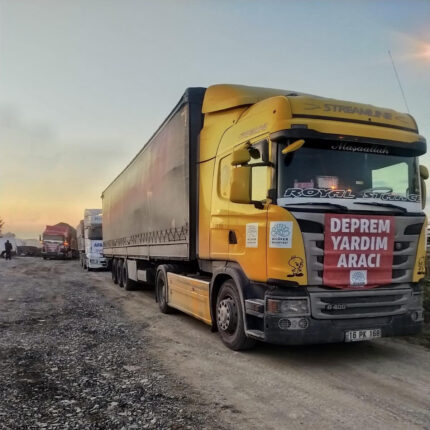 CHP’li Bursa’daki Belediyelerinden Deprem Bölgesine 231 Tır Malzeme!