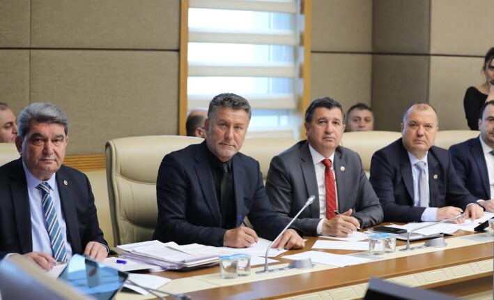 Sarıbal; Depremzede işçilerimiz yaralarını sarmaya çalışıyor!