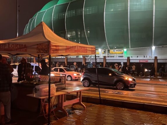 DEVA OSMANGAZİ; “Milli Maçta Bir Kez Daha İdrak Ettik ki; Hastanenin Otopark Sorunu Kördüğüm!”