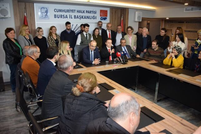 OKUL HARÇLIKLARINI BİRİKTİRDİ MİLLETVEKİLİ ADAY ADAYI OLDU