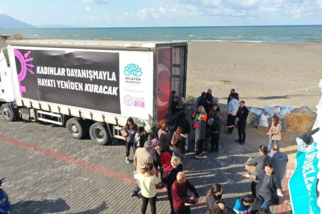 KADINLAR HAYATIN YENİDEN KURULMASI İÇİN DAYANIŞMA İÇİNDE