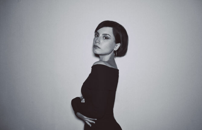 Seren Saraç’tan Bulutlu Günleri Geride Bırakan Tekli; Vazgeçtim!