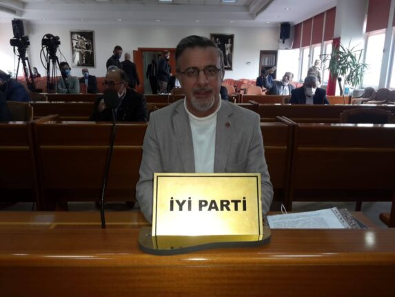 Yıldırım’da Belediye Personeli Tarafından Gelişi Güzel Bırakılan Çöp Konteynırlarına İYİ Takip!