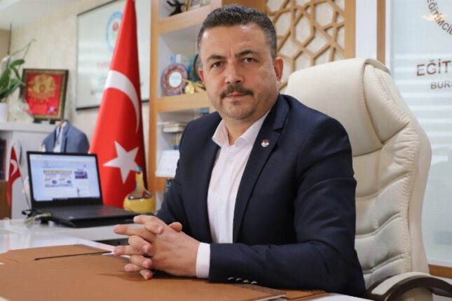 “İSTİKLAL MEŞALESİNİ BİLGİYLE, İLİMLE NESİLDEN NESİLE TAŞIMAYA DEVAM EDECEĞİZ”