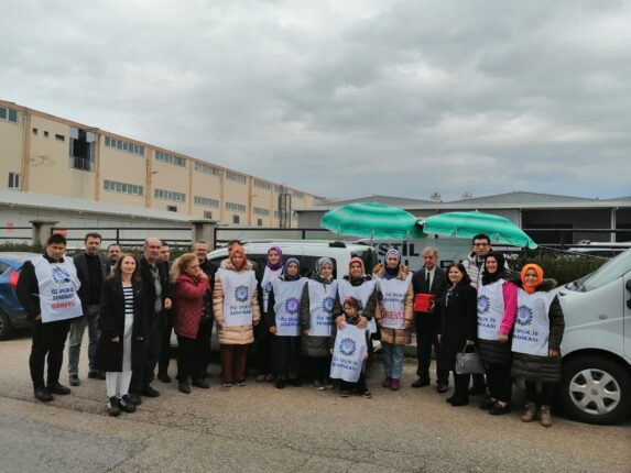 İşten Çıkartılan Eylemdeki Barutçu Tekstilin Kadın İşçilerine DSP Örgütü’nden Tam Destek Plaketi!