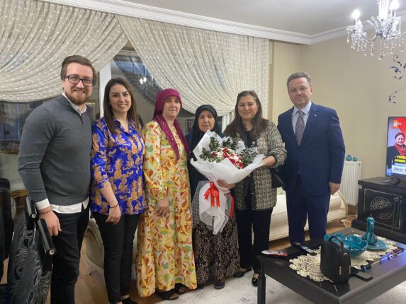 Giresun Valisi ve Eşinden Şehit Ailesine Anlamlı Ziyaret!