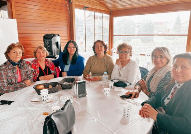 CHP MİLLETVEKİLİ ADAY ADAYI ÖZGE DEMİR PARTİLİ KADINLARLA KAHVALTIDA BULUŞTU