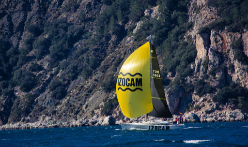 İzocam Yelken Takımı, MIYC ve EAYK kış trofelerinde ödülleri evine taşıyor!