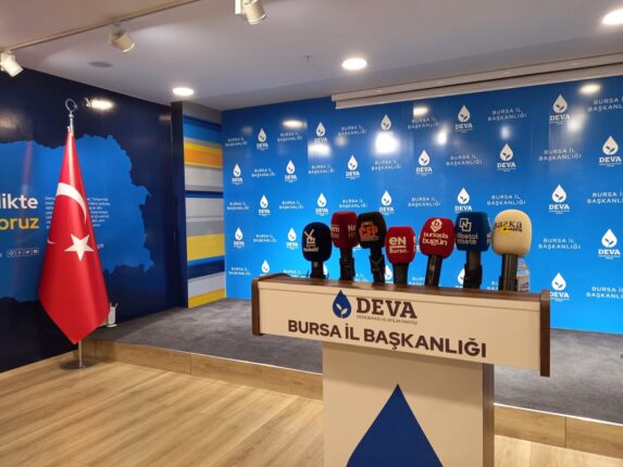 Özgöz; “YAPAMAYANLAR GİDECEK YAPABİLENLER GELECEK”