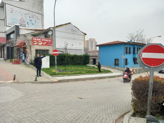 En Basit Sorunu Halletmek İçin İlla da Cumhurbaşkanı Makamına mı Çıkalım!