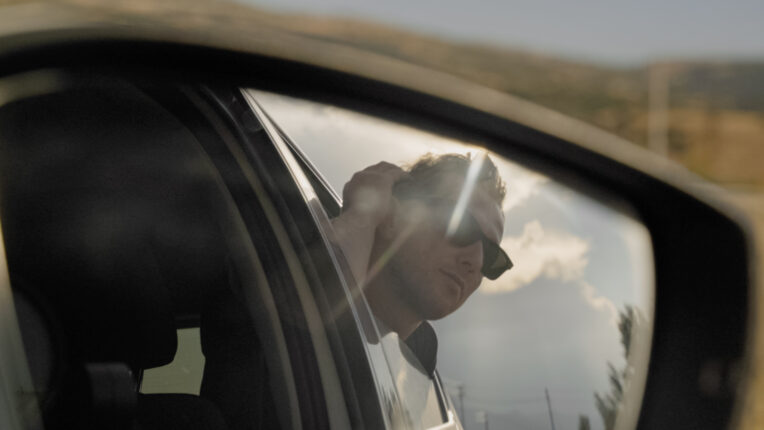 SERHAT KİREMİTÇİ’den derin bir yolculuğa çıkaran ‘Kırık Dökük Bir Hikaye’