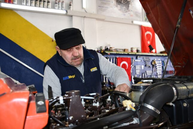 YARIM ASIRDIR TRAKTÖRLERE HAYAT VERİYOR
