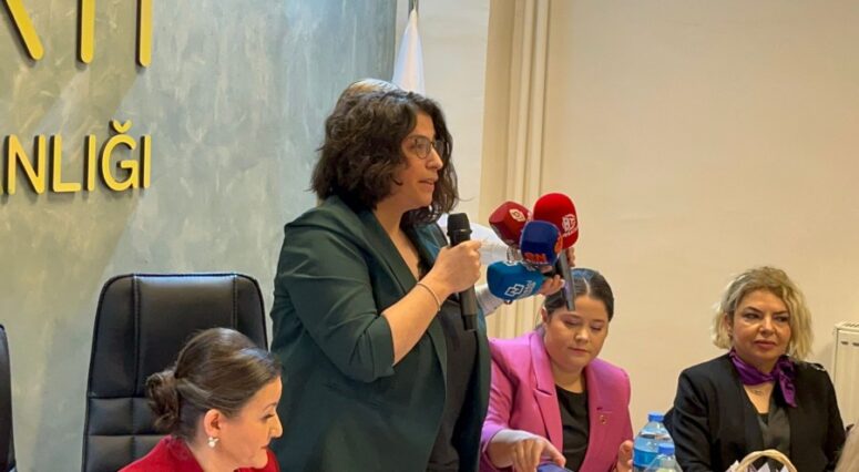 İYİ Yürek Depremzedelere Kitabının Telif Haklarını Bağışladı!