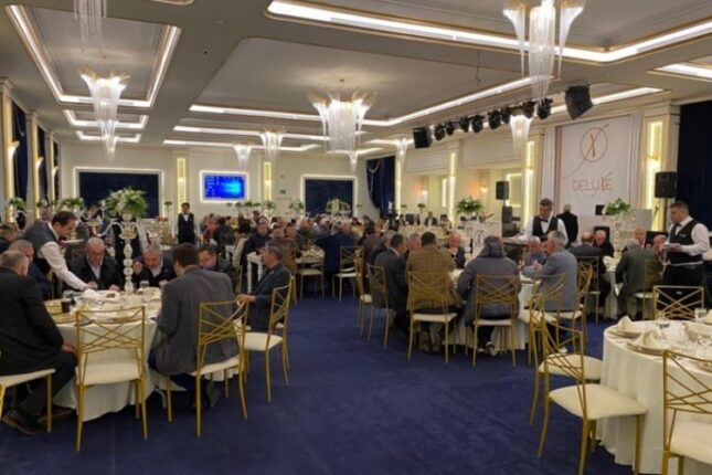 Muhtarlarımızla belediye meclislerinde  temsil hakkı vereceğiz