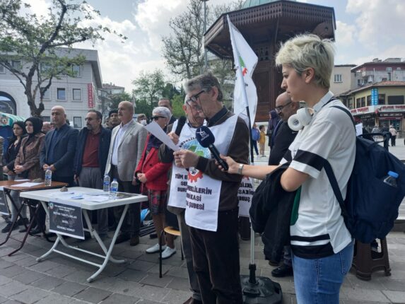 Bursa’da depremzedeler için imza kampanyası