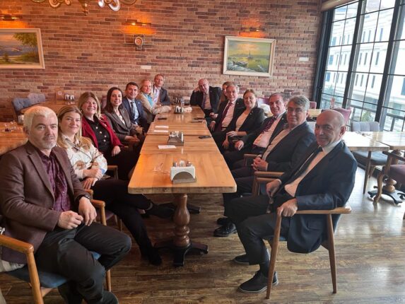 Erozan İYİ İnsanlarla Buluştu!