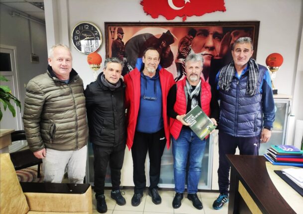 Futbolun A-Takımından Sporcunun Her Zaman Yanında Olan Nilüferli Muhtara Anlamlı Ziyaret!