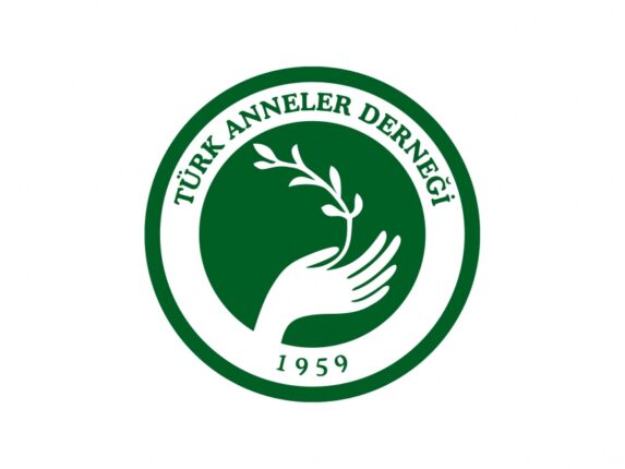 Anneler depremzede aileleri ağırladı