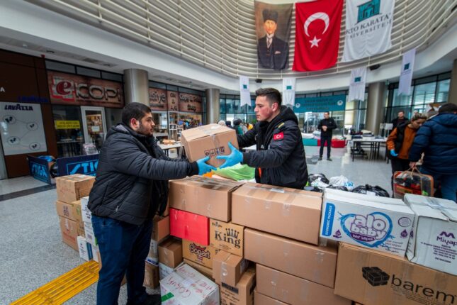 DEPREMZEDE ÇOCUKLARIN KİTAP SEVİNCİ