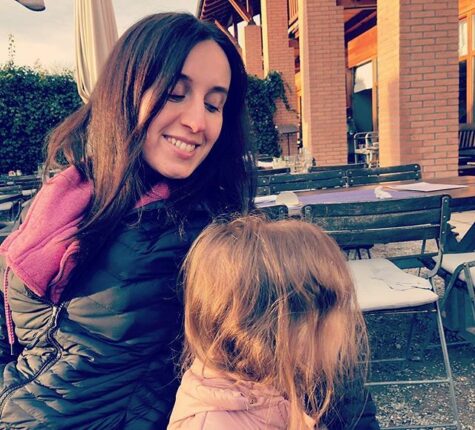 BURCU ÖZER KATMER’İN ŞİFA ARAYAN KADINLARIN HİKÂYELERİNİ ANLATTIĞI “KENDİNE AİT” KİTABI DÜŞBAZ ETİKETİYLE RAFLARDA!